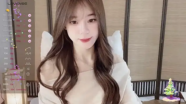 Snapshot of Yuuuuuly chatting on December 26, 2024, 3:42 pm Yuuuuuly online show from December 26, 2024, 3:42 pm