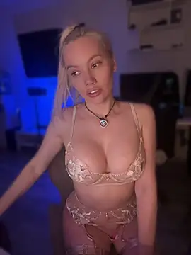 Bestie Online online show from June 4, 2026, 8:26 pm