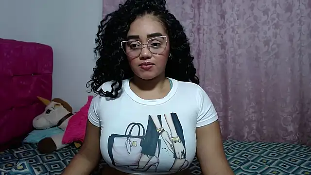 Snapshot of kiara_milf_ chatting on November 11, 2025, 12:32 am kiara milf online show from November 11, 2025, 12:32 am