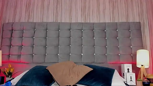 Snapshot of Poacahontasfg chatting on September 23, 2025, 4:04 am Poacahontasfg online show from September 23, 2025, 4:04 am