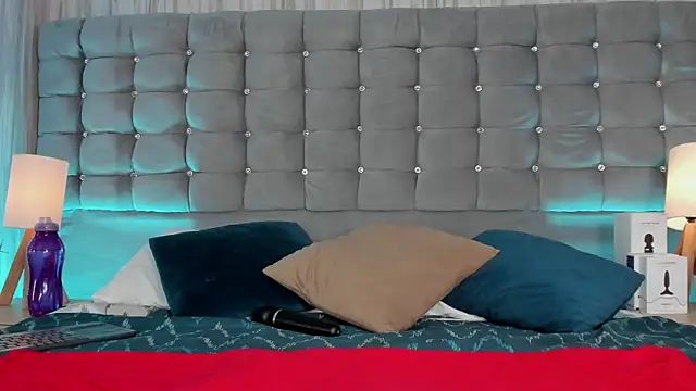 Snapshot of Poacahontasfg chatting on October 10, 2025, 4:00 am Poacahontasfg online show from October 10, 2025, 4:00 am