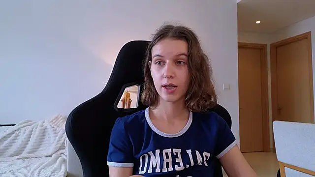 Snapshot of VanessaBayer2 chatting on December 29, 2024, 4:48 am VanessaBayer2 online show from December 29, 2024, 4:48 am