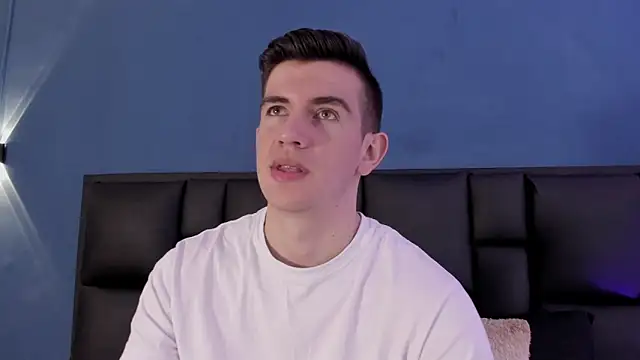 MikaelSlow online show from September 12, 2025, 4:01 am