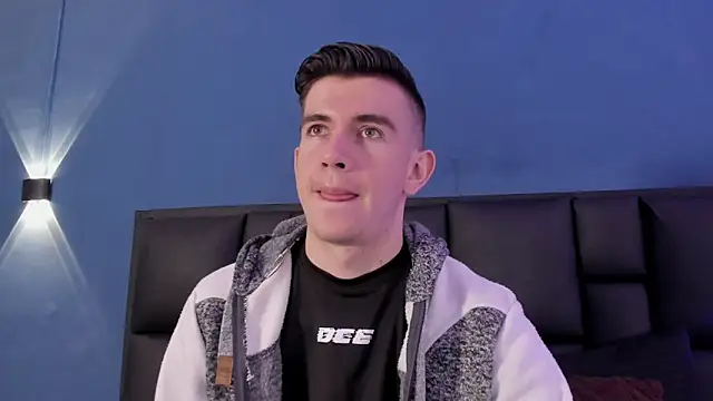 MikaelSlow online show from October 10, 2025, 3:49 am