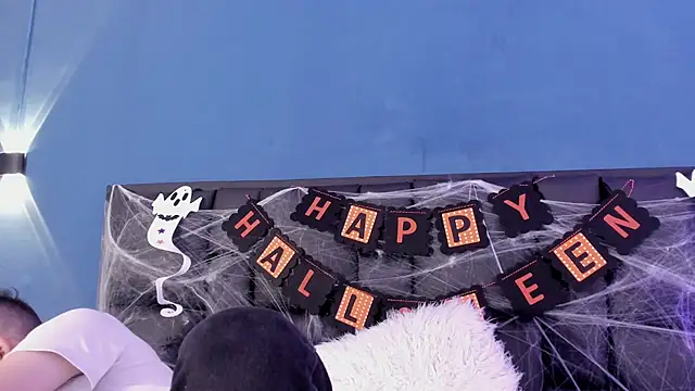 MikaelSlow online show from October 22, 2025, 4:02 am