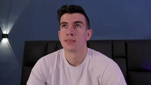 MikaelSlow online show from November 12, 2025, 4:13 am