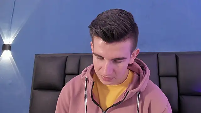 MikaelSlow online show from November 15, 2025, 4:32 am