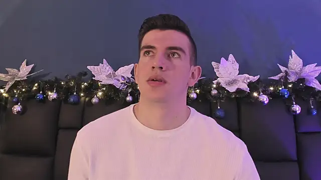 MikaelSlow online show from December 19, 2025, 3:57 am