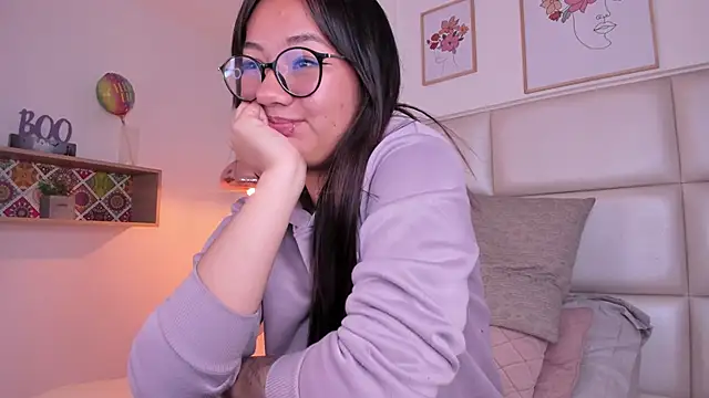 Snapshot of Aily_Yozuko chatting on December 6, 2024, 10:16 am Aily Yozuko online show from December 6, 2024, 10:16 am