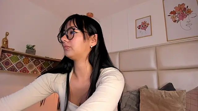 Snapshot of Aily_Yozuko chatting on February 10, 2025, 3:35 am Aily Yozuko online show from February 10, 2025, 3:35 am