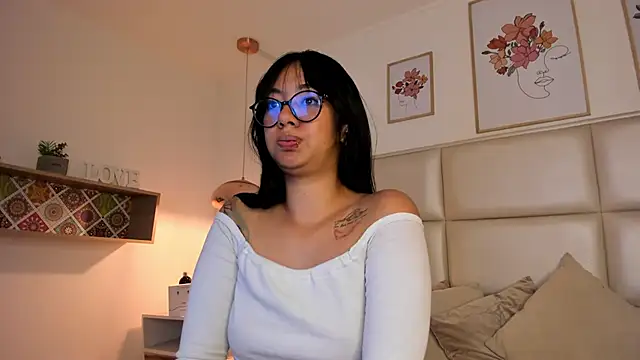 Snapshot of Aily_Yozuko chatting on February 13, 2025, 7:56 am Aily Yozuko online show from February 13, 2025, 7:56 am