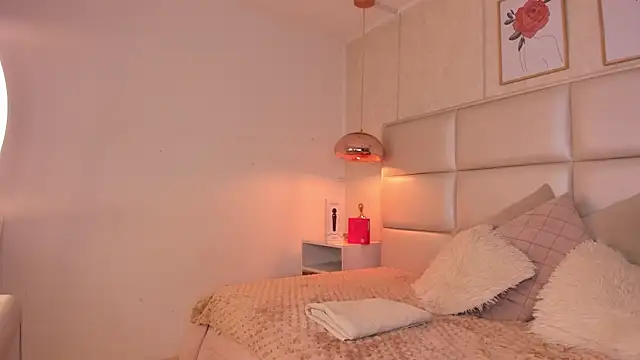 Snapshot of Aily_Yozuko chatting on September 10, 2025, 2:44 am Aily Yozuko online show from September 10, 2025, 2:44 am