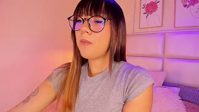 Snapshot of Aily_Yozuko chatting on February 8, 2026, 2:37 am Aily Yozuko online show from February 8, 2026, 2:37 am