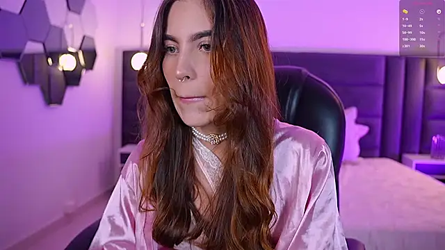 Snapshot of MarianneLane chatting on March 11, 2025, 1:05 am MarianneLane online show from March 11, 2025, 1:05 am