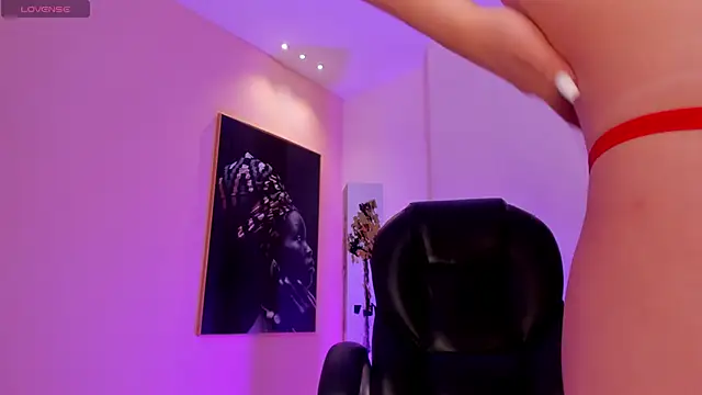 Snapshot of DonnaStonne chatting on February 17, 2025, 10:25 pm DonnaStonne online show from February 17, 2025, 10:25 pm