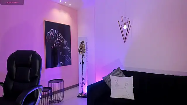 Snapshot of DonnaStonne chatting on March 20, 2025, 8:19 pm DonnaStonne online show from March 20, 2025, 8:19 pm