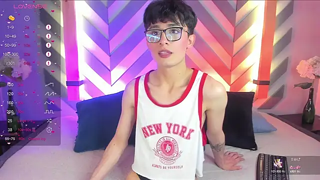 Snapshot of cherryy_boy chatting on February 14, 2025, 10:36 pm cherryy boy online show from February 14, 2025, 10:36 pm