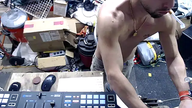 tongueispowerr6d9 online show from December 9, 2024, 12:08 pm