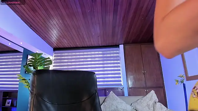 IsabellaaJoness online show from October 18, 2025, 11:44 am