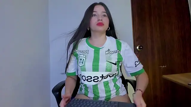 Snapshot of Sophie_spencer1 chatting on November 9, 2025, 3:27 am Sophie spencer1 online show from November 9, 2025, 3:27 am