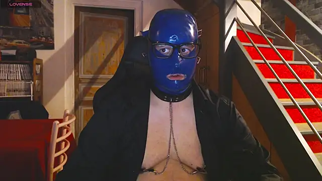 punky233 online show from December 18, 2025, 4:35 pm