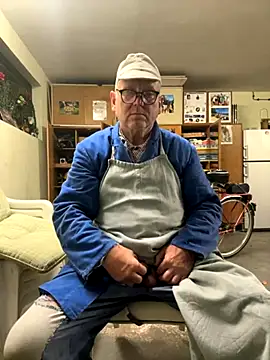 Snapshot of oldgayman chatting on September 17, 2025, 5:36 pm oldgayman online show from September 17, 2025, 5:36 pm