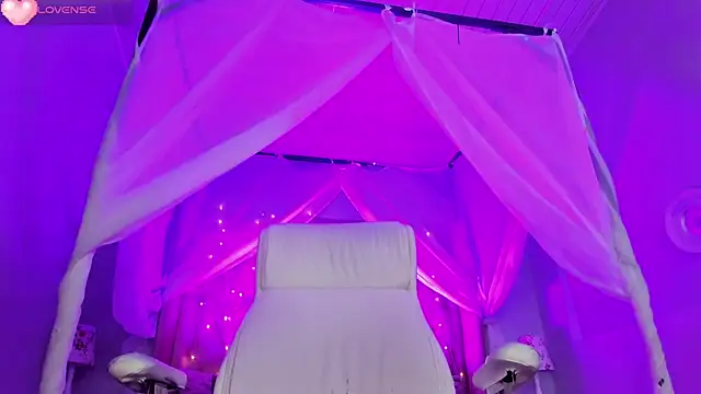 Snapshot of Hanna__Becker_ chatting on February 28, 2025, 7:05 am Hanna Becker online show from February 28, 2025, 7:05 am