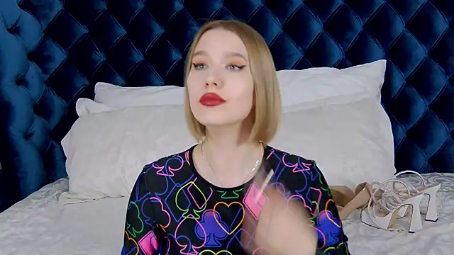 LiliLinn online show from February 22, 2025, 12:19 pm