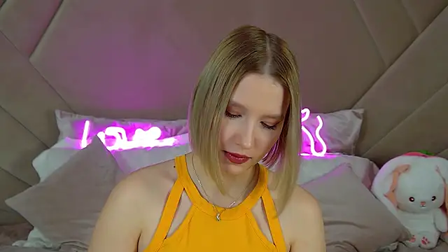 LiliLinn online show from March 11, 2025, 7:58 am