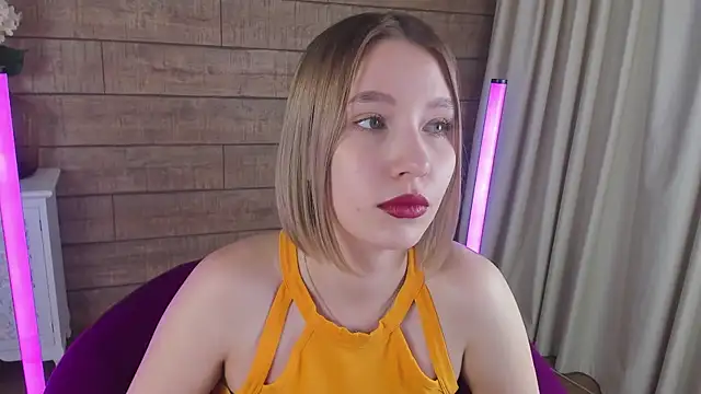 LiliLinn online show from March 15, 2025, 11:08 am