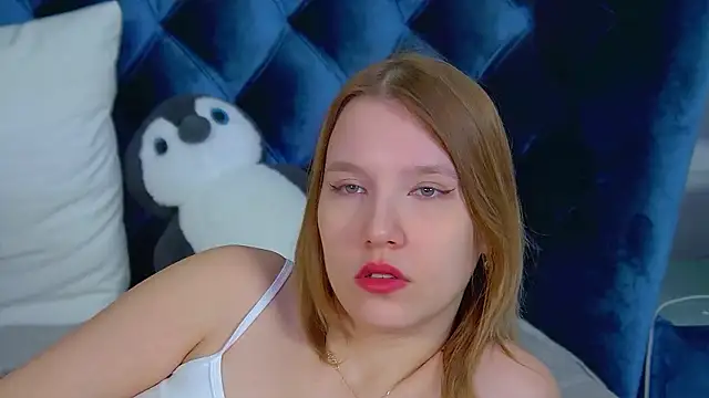 LiliLinn online show from March 13, 2026, 4:41 am