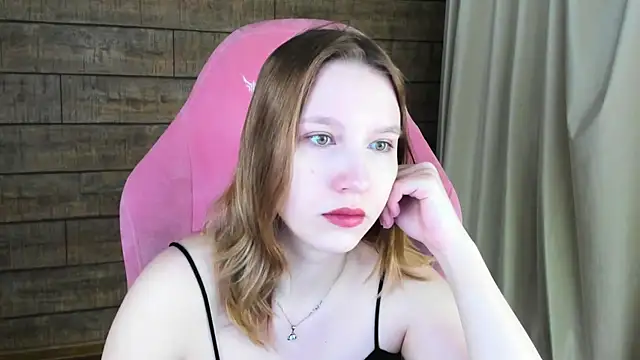 Snapshot of LiliLinn chatting on June 26, 2026, 4:17 am LiliLinn online show from June 26, 2026, 4:17 am
