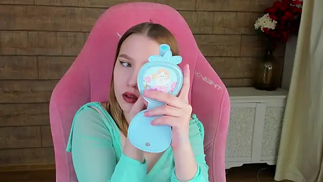 Snapshot of LiliLinn chatting on July 7, 2026, 4:37 am LiliLinn online show from July 7, 2026, 4:37 am