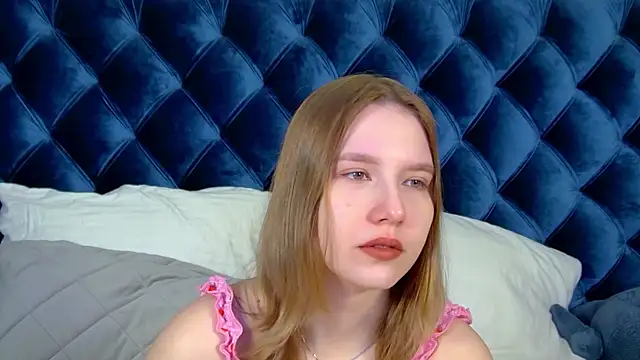Snapshot of LiliLinn chatting on July 13, 2026, 4:26 am LiliLinn online show from July 13, 2026, 4:26 am