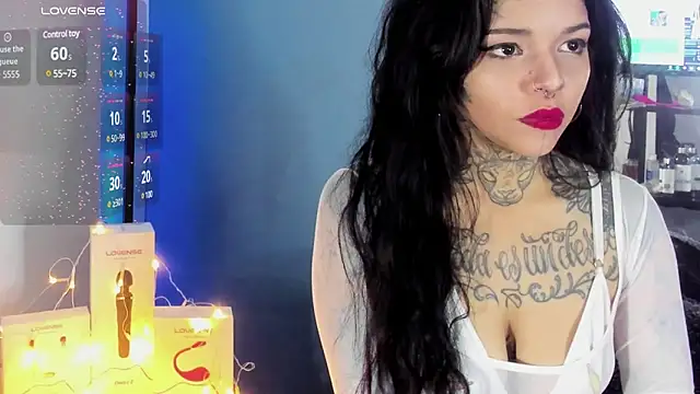 NinaInk online show from February 3, 2025, 12:14 pm