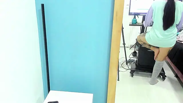 NinaInk online show from February 8, 2025, 11:55 am