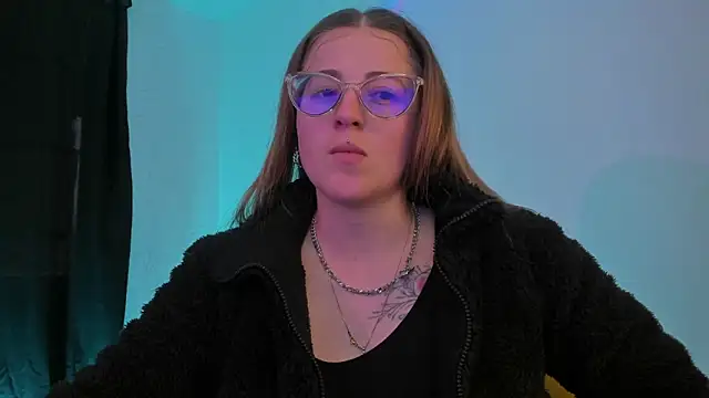 Snapshot of tekila__ chatting on February 13, 2025, 10:54 pm tekila online show from February 13, 2025, 10:54 pm