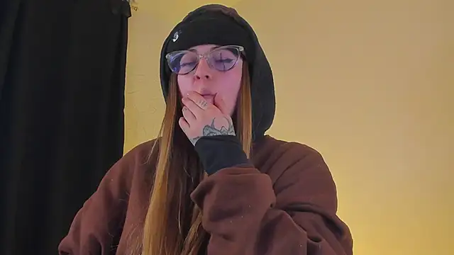 Snapshot of tekila__ chatting on March 17, 2025, 11:54 pm tekila online show from March 17, 2025, 11:54 pm