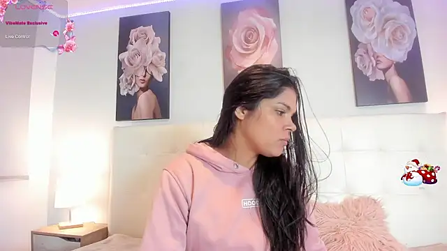 Snapshot of Sweetdreamses_ chatting on December 12, 2024, 12:44 pm Sweetdreamses online show from December 12, 2024, 12:44 pm