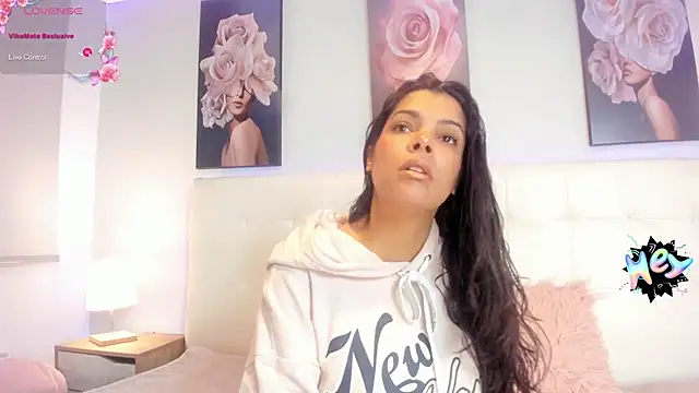 Snapshot of Sweetdreamses_ chatting on February 3, 2025, 12:25 pm Sweetdreamses online show from February 3, 2025, 12:25 pm