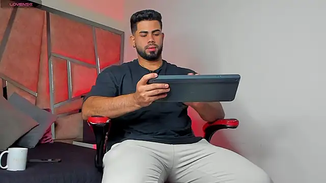 noah crux online show from December 13, 2024, 12:17 pm