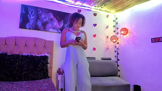 Snapshot of Camille_rose_ chatting on March 15, 2025, 12:24 pm Camille rose online show from March 15, 2025, 12:24 pm