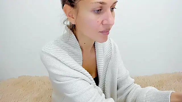 Snapshot of Mona_Cruz chatting on October 12, 2025, 3:00 pm Mona Cruz online show from October 12, 2025, 3:00 pm