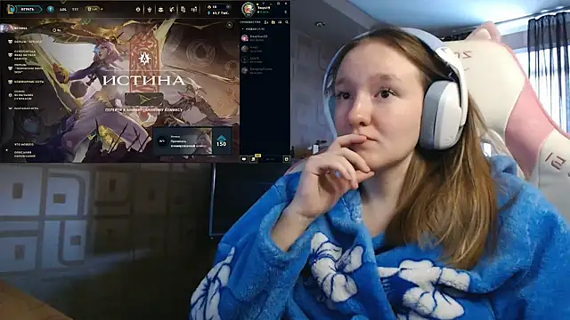 Snapshot of MoonlishSiren chatting on September 30, 2025, 12:21 pm MoonlishSiren online show from September 30, 2025, 12:21 pm