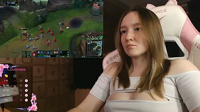 Snapshot of MoonlishSiren chatting on October 4, 2025, 7:12 pm MoonlishSiren online show from October 4, 2025, 7:12 pm