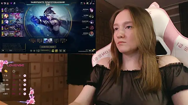 Snapshot of MoonlishSiren chatting on October 7, 2025, 9:23 pm MoonlishSiren online show from October 7, 2025, 9:23 pm