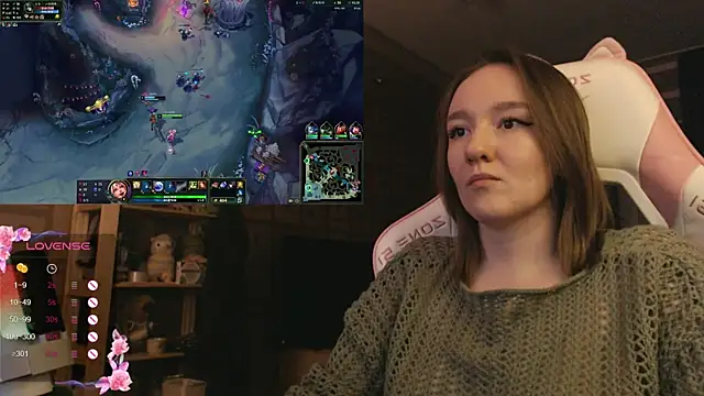 Snapshot of MoonlishSiren chatting on December 5, 2025, 7:43 pm MoonlishSiren online show from December 5, 2025, 7:43 pm