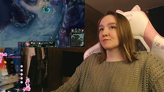 Snapshot of MoonlishSiren chatting on December 17, 2025, 6:14 pm MoonlishSiren online show from December 17, 2025, 6:14 pm