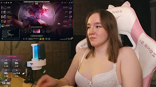 Snapshot of MoonlishSiren chatting on February 13, 2026, 8:49 pm MoonlishSiren online show from February 13, 2026, 8:49 pm