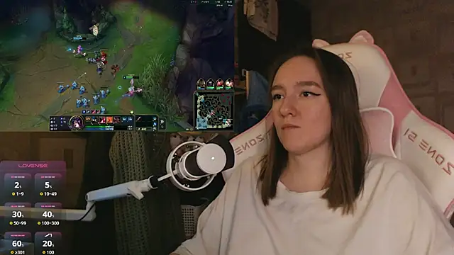 MoonlishSiren online show from April 9, 2026, 10:15 pm